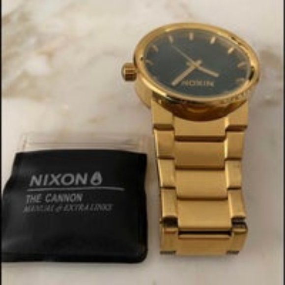 Watch  Nixon - Picture 3 of 3